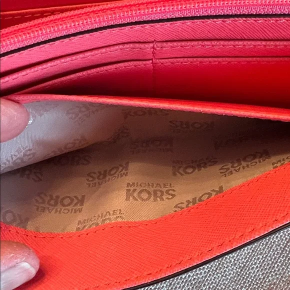 Michael Kors Coral Pink Pebbled Leather MK Circle Logo Wallet buttery Leather! - Picture 12 of 16